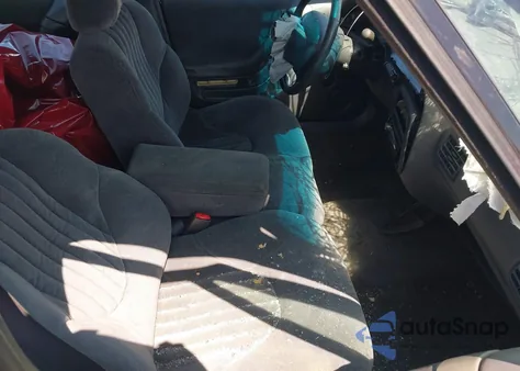 1998 Pontiac Bonneville Se z USA, uszkodzony, nr VIN 1G2HX52K0W4231870